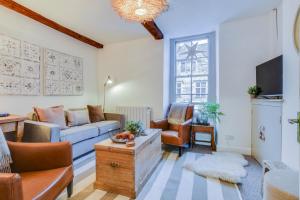 Zona d'estar a The Malthouse - Naturally styled central apartment