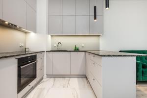 A kitchen or kitchenette at Sun Home II Apartments