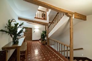 a staircase in a house with wooden beams at La Casa del Orfebre in Cuenca