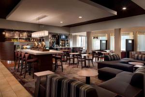 Area lounge atau bar di Sonesta Select Los Angeles Torrance South Bay