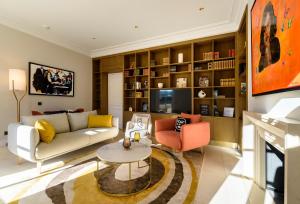 a living room with a couch and two chairs and a table at Domaine de Valmouriane in Saint-Rémy-de-Provence