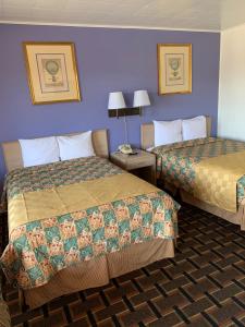 Gallery image of Village Inn Salina in Salina