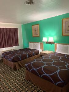 Gallery image of Village Inn Salina in Salina