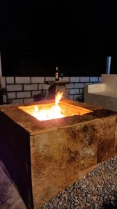 a fire pit with flames in it at night at Chalé Formoso - Chalé Romântico com Hidromassagem in Serra de São Bento