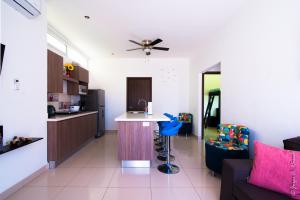 a kitchen and a living room with a bar in a room at Jaco Modern & Beach Apartment - Lapa Living A1 in Jacó