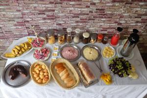a table topped with lots of different types of food at Pousada Praiana Pipa in Pipa
