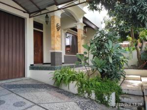三寶壟的住宿－Kelana 1 Luxury Homestay Semarang, 3 bedrooms，相簿中的一張相片
