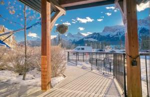 Gallery image of Incredible Mountain View Townhouse in DT Canmore w/ A/C & U/A Parking in Canmore