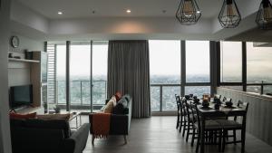 TV a/nebo společenská místnost v ubytování Fairview House apartment karawaci