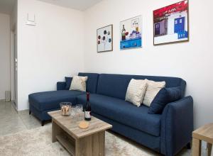 A seating area at Bon Bonheur apartments