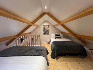 מיטה או מיטות בחדר ב-Luxury Chalets Monnickendam