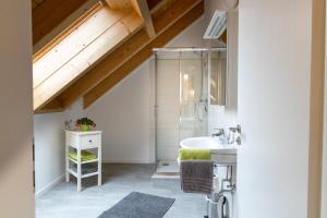Fotografie z fotogalerie ubytování Ferienwohnung Schäffer mit Klimaanlage und Freisitz im Garten v destinaci Essing