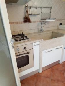 A kitchen or kitchenette at Rescio's Rooms