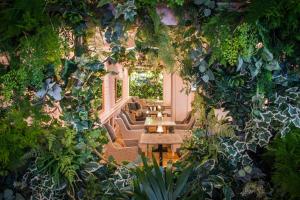 Κήπος έξω από το Imperial Hotel Cork City