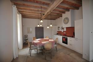 a kitchen and dining room with a table and chairs at Gite Les Robins in Rebourseaux