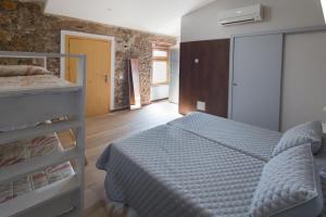 Postel nebo postele na pokoji v ubytování Cal Rajoler + 37 fotografií