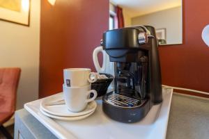 Příslušenství pro přípravu čaje a kávy v ubytování Hotel Ambiotel