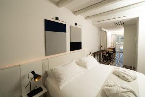 Ένα ή περισσότερα κρεβάτια σε δωμάτιο στο Dimora dei Lari