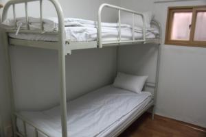 Postel nebo postele na pokoji v ubytování Dongdaemun Guesthouse