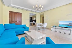 Posezení v ubytování 2 bedroom Apartment Eros with private pool and garden, Aphrodite Hills Resort