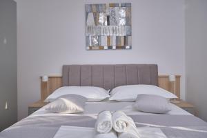 A bed or beds in a room at M Entire floor in a spacious house with pool