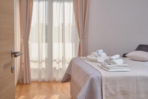 A bed or beds in a room at M Entire floor in a spacious house with pool