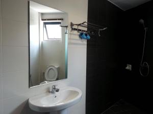 Koupelna v ubytování Padungan Hotel + 29 fotografií