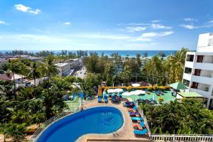 Θέα της πισίνας από το Best Western Phuket Ocean Resort ή από εκεί κοντά