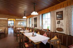 En restaurant eller et andet spisested på Gasthof Sauerteig