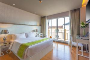 Postel nebo postele na pokoji v ubytování Best Western Patong Beach