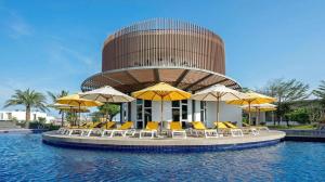 Piscina de la sau aproape de Villa Biển - Oceanami Resort Long Hải