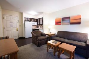 Ruang duduk di Sonesta ES Suites Austin The Domain Area