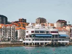 Foto dalla galleria di Apartamentos Santander Maliaño Suites 3000 a Maliaño