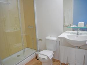 Koupelna v ubytování Apartamentos Santander Maliaño Suites 3000
