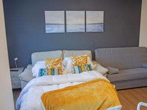 Posezení v ubytování Apartamentos Santander Maliaño Suites 3000 + 37 fotografií