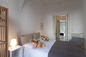 A bed or beds in a room at VITTORIO EMANUELE HOUSE