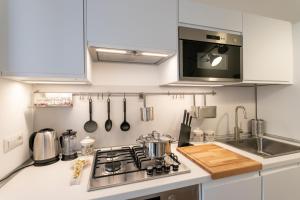 A kitchen or kitchenette at VITTORIO EMANUELE HOUSE