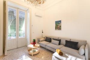 A seating area at VITTORIO EMANUELE HOUSE