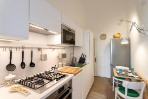 A kitchen or kitchenette at VITTORIO EMANUELE HOUSE