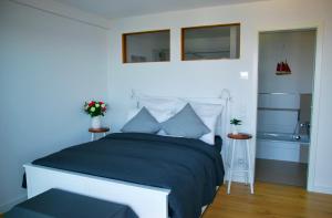 Postel nebo postele na pokoji v ubytování Dachloft MEERzeit