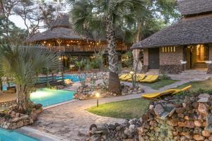 Piscina a Sarova Shaba Game Lodge o a prop