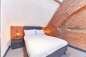Säng eller sängar i ett rum på No 8 at Simpson Street Apartments Sunderland