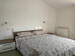 A bed or beds in a room at Domus Deiana