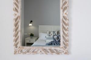 A bed or beds in a room at Malvasia 22