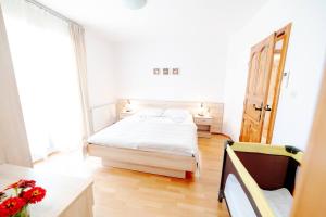 Postel nebo postele na pokoji v ubytování Villa Alma + 24 fotografií