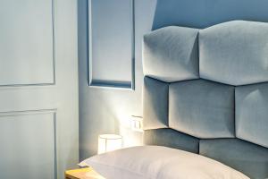Capranica Private Suites客房内的一张或多张床位