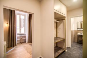 Capranica Private Suites客房内的一张或多张床位