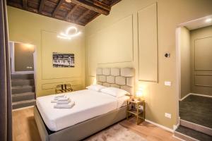 Capranica Private Suites客房内的一张或多张床位
