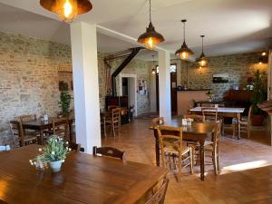 A seating area at Agriturismo con cucina Il Favaio