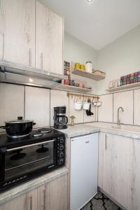 a kitchen with a stove and a sink at Flores Playa in Matala